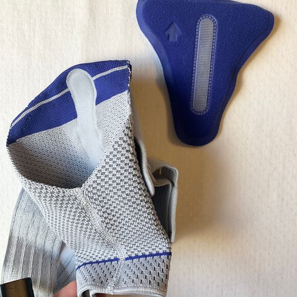 Bauerfeind OmoTrain Shoulder Support, Left 0, Titanium/Gray with Blue Accents - Picture 4 of 7